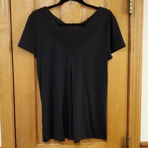Old Navy Black V-Neck T-shirt Size Medium